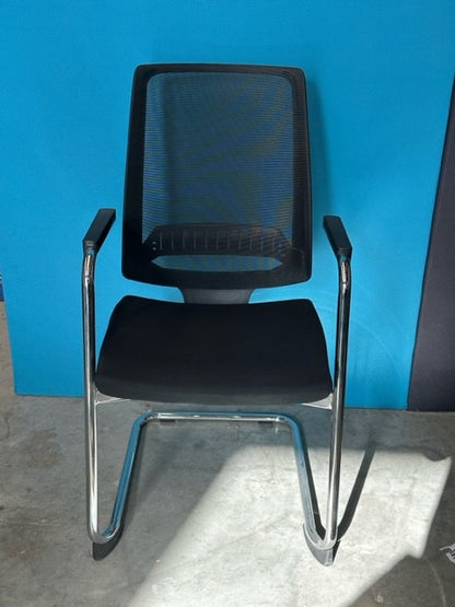 Eveita Vistor Chair 1 only X Display